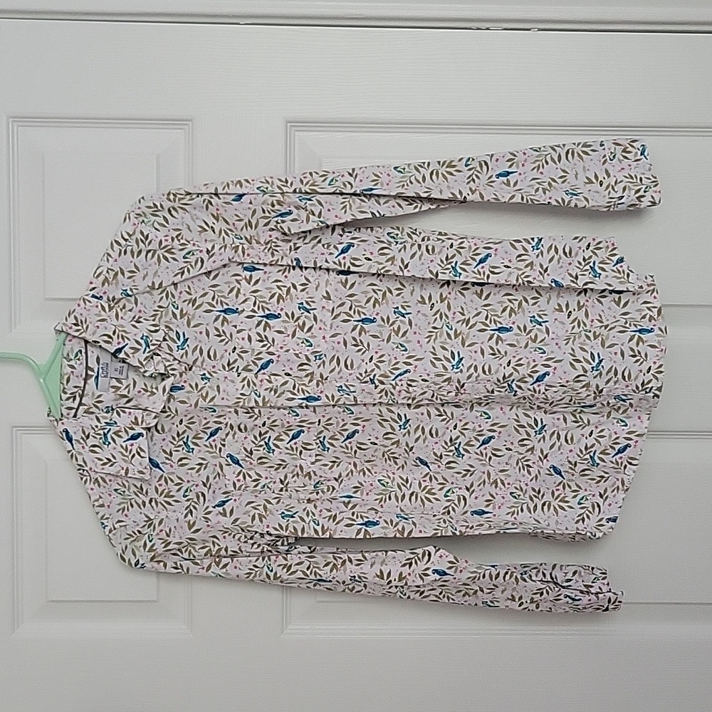 Collared shirt with birds and 3/4 sleeves